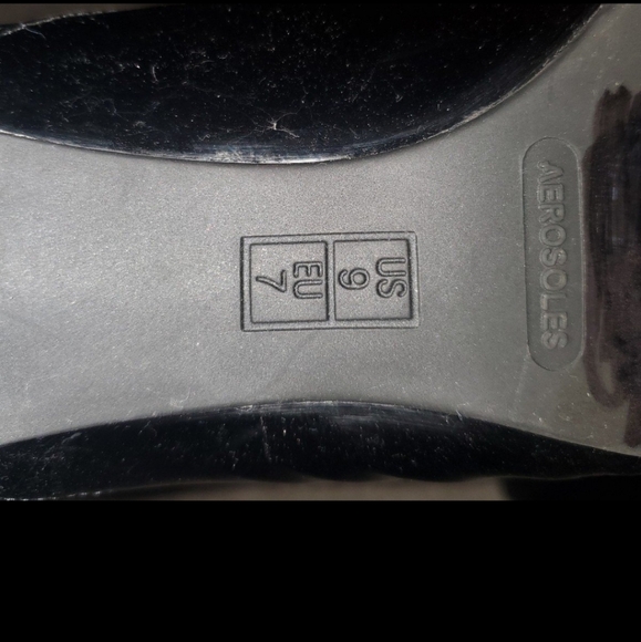 Aerosoles shiny leather black booties 9 zip up kitten heel small defects Read - Picture 6 of 12